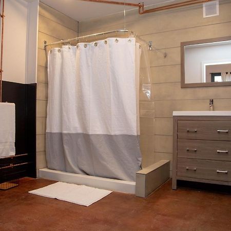 Eco Friendly Loft In Center City, Contactless Check In - Hive Room フィラデルフィア エクステリア 写真